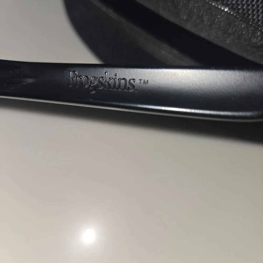 Oakley mens sun glasses - Picture 3 of 3
